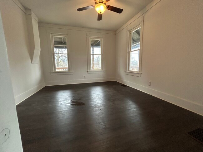 Sala de estar - 1668 Memorial Ave