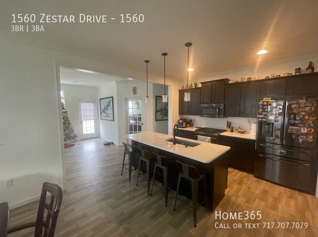 Building Photo - Stunning 3 Bedroom, 2.5 Bathroom Duplex Av...