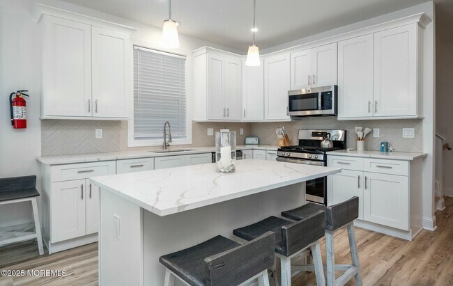 Foto del edificio - 208 Kearney Ave