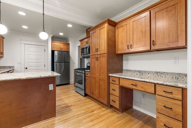 Building Photo - 3803 SE 65th Ave