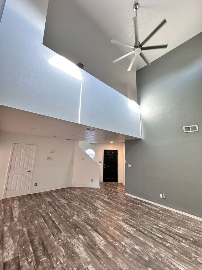 Foto del edificio - Move in special on a Beautiful 3 bed 2.5 b...