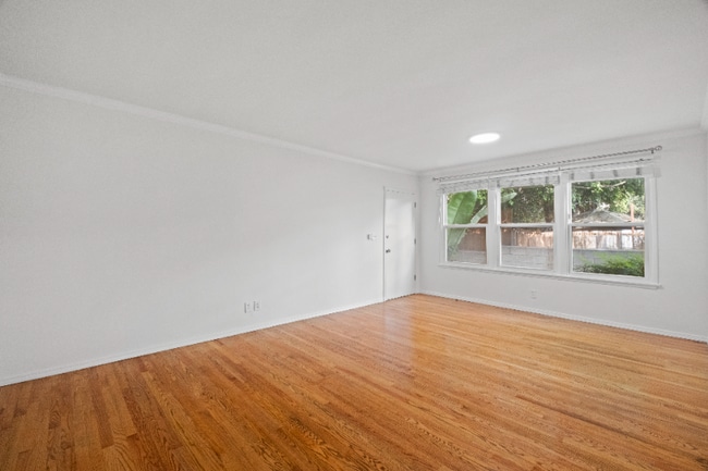 Foto del edificio - 2001 Beachwood Dr