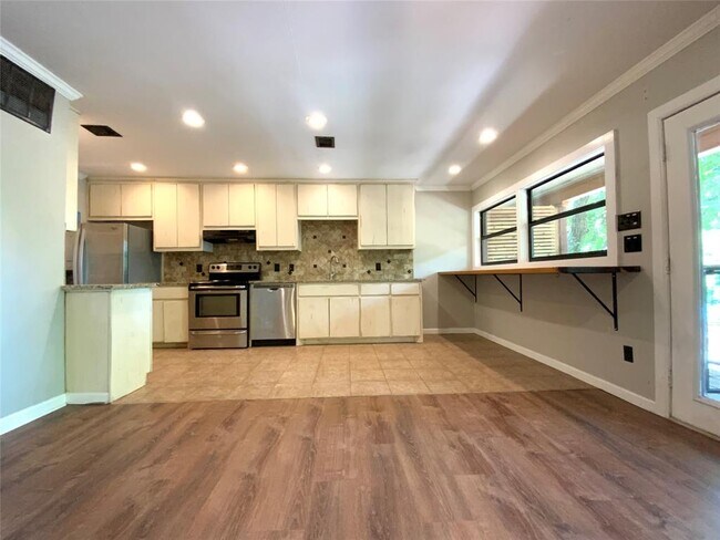 Foto del edificio - 2807 Edgewater Dr