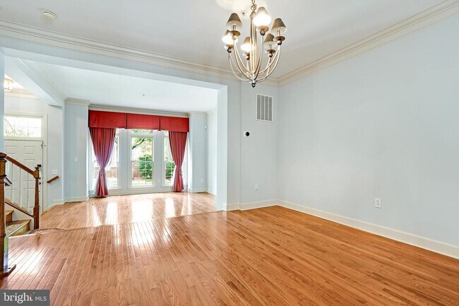 Foto del edificio - 1022 Crestfield Dr