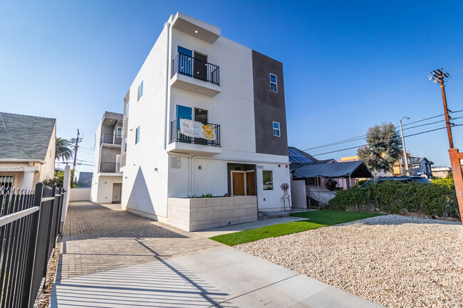 Building Photo - 339 N Harvard Blvd