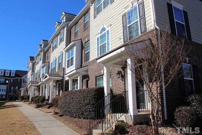 Building Photo - 6021 Kentworth Dr