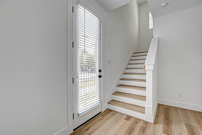 Building Photo - 3038 Live Oak St