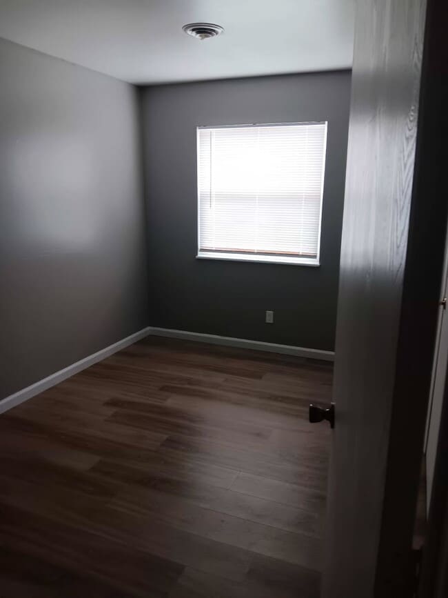 Building Photo - 103 Sandstone Ct