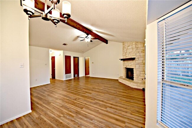 Foto del edificio - 805 Lone Tree Ct