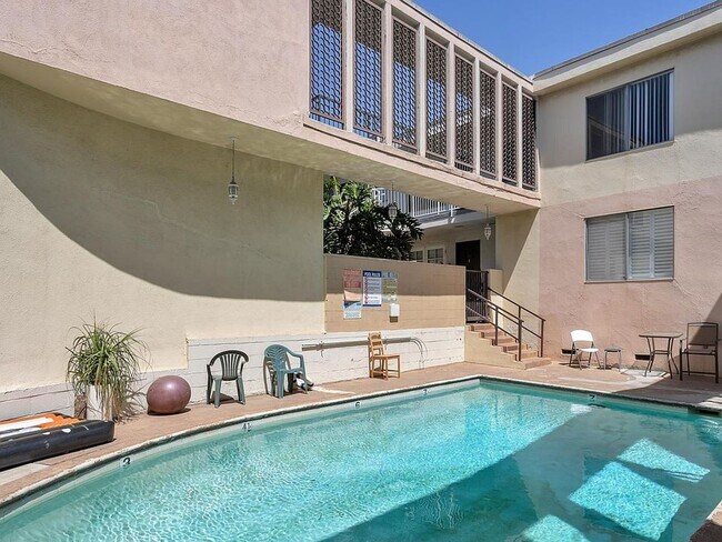 Foto del edificio - 1560 S Saltair Ave