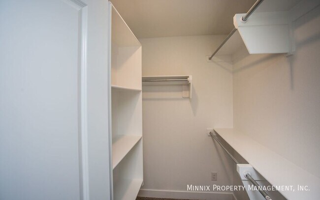 Foto del edificio - 10408 Winfield Ave