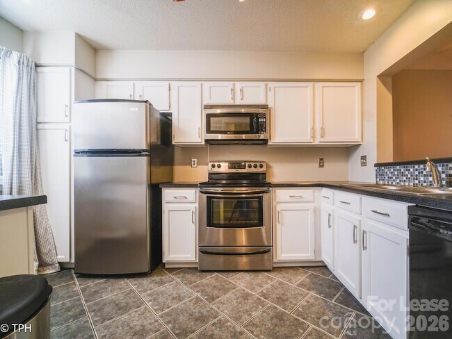 Foto del edificio - 6124 Heath Ridge Ct