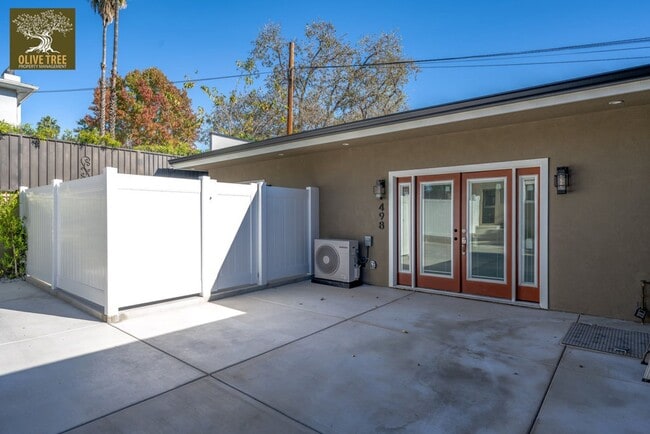 Building Photo - 498 S Marengo Ave