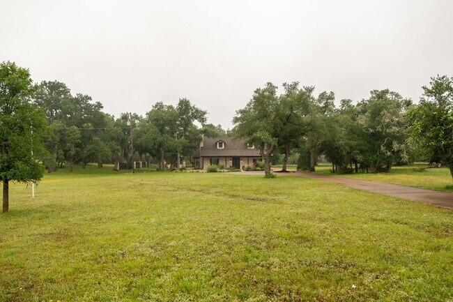 Building Photo - 812 Post Oak Dr, Dripping Springs, Texas 7...