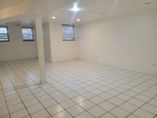Foto del edificio - 5711 S Calumet Ave