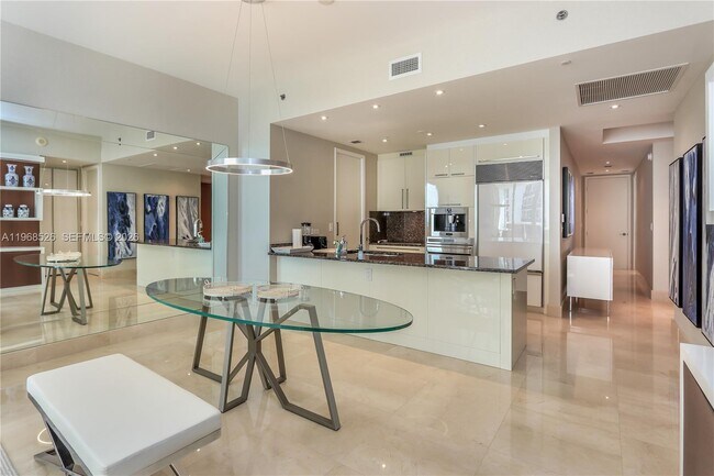 Building Photo - 16001 Collins Ave