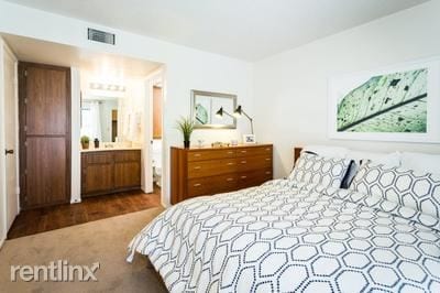 Building Photo - 843 S Longmore