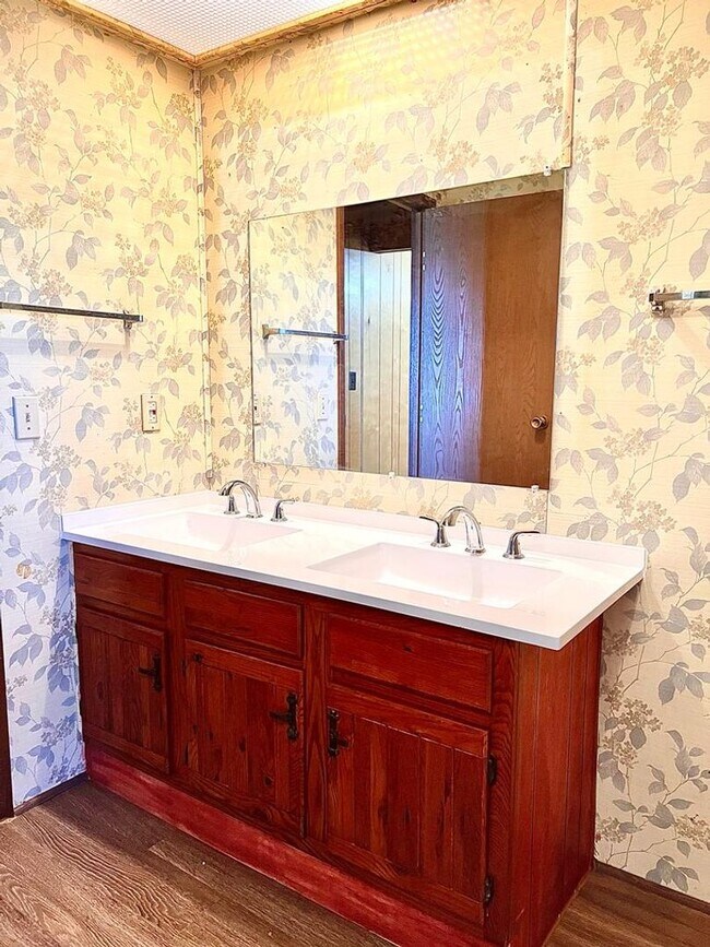 Building Photo - 4BD 2 BA House + Half[0.50] Acre Land!!