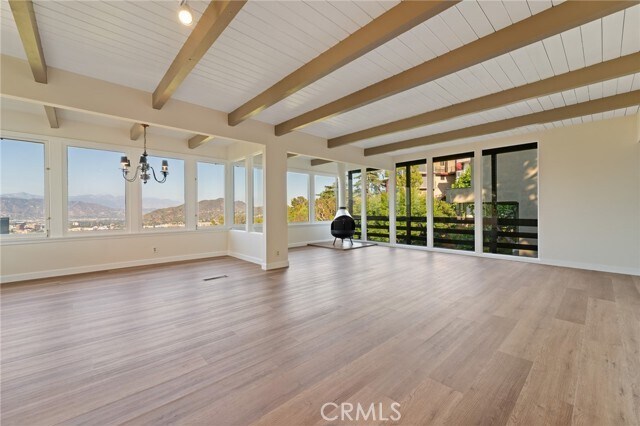 Foto del edificio - 3230 Wrightwood Dr