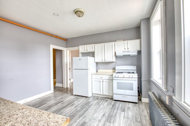 Foto del edificio - Oversized 3 Bedroom 1 Bathroom in Blackrock Neighborhood