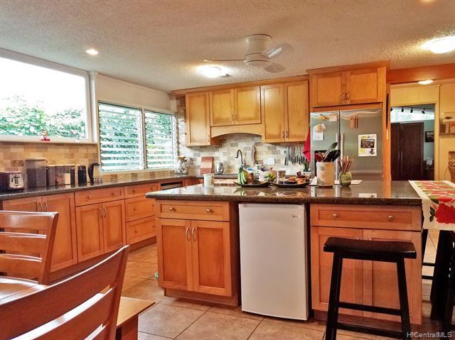 Building Photo - 1507 Ulupuni St