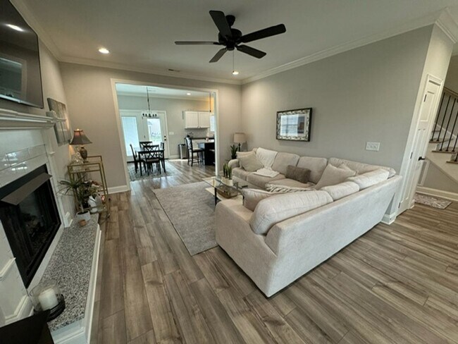 Foto del edificio - Knoxville 37920 - **COMING AVAILABLE August 1st** Beautiful single family home located in South K...