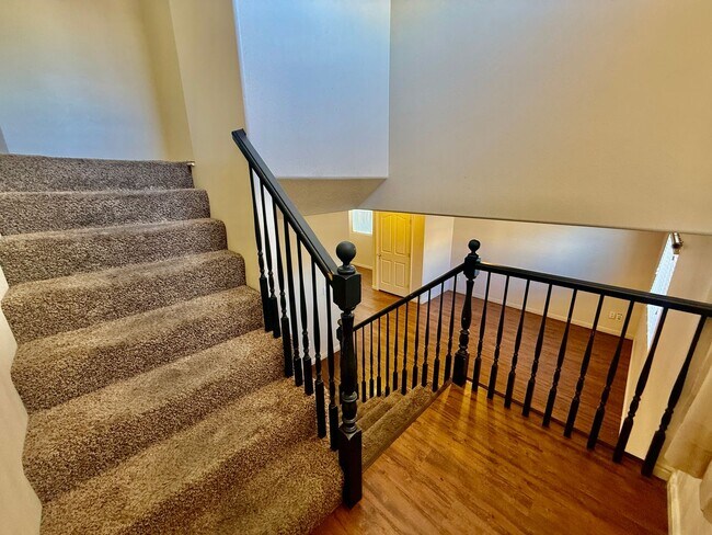 Foto del edificio - Cute 3-BR Townhome Near Costco