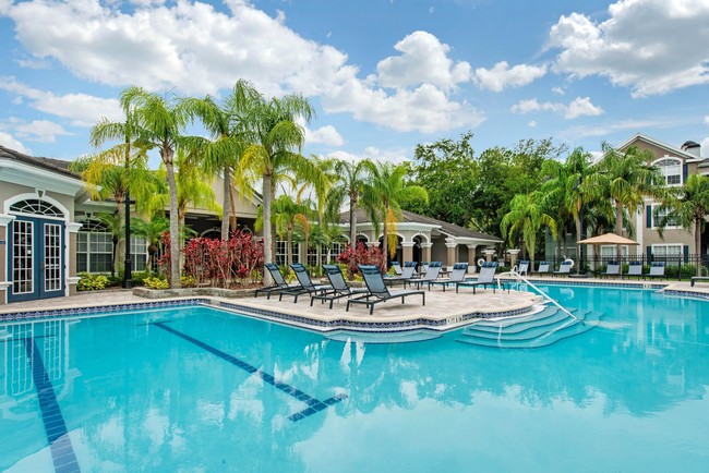 Piscina - The Grand Reserve at Park Isle Apartments