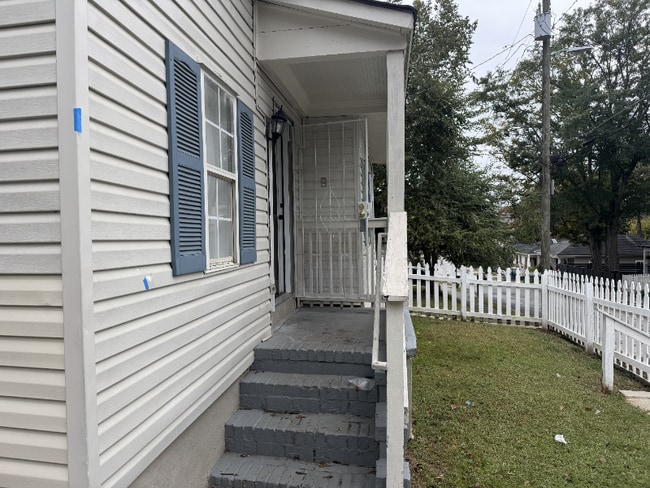 Photo - 43 Booker St NW House