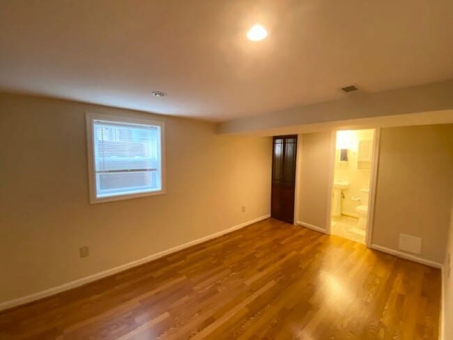 Building Photo - 631 N Nelson St