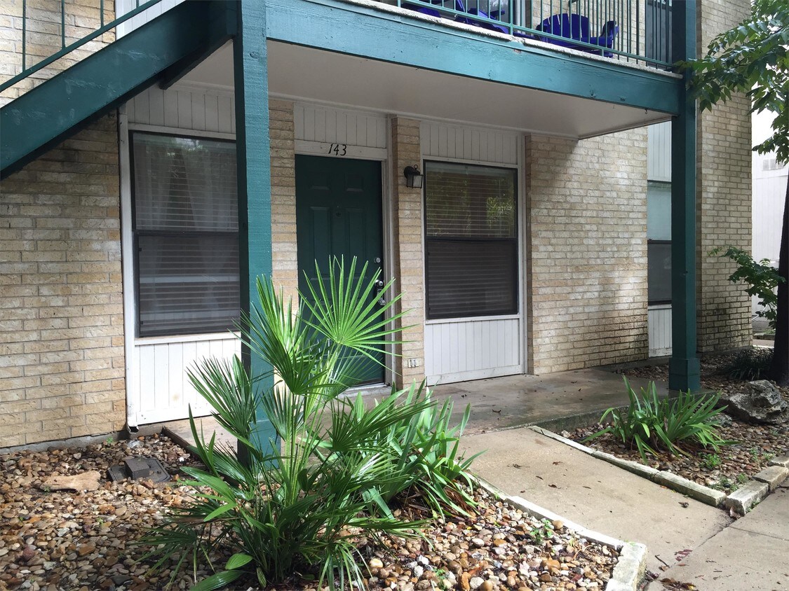 1624 Aquarena Springs Dr San Marcos, TX 78666 Alquileres en San