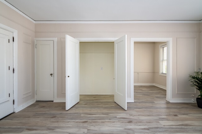 Photo - The Parkway Apartments