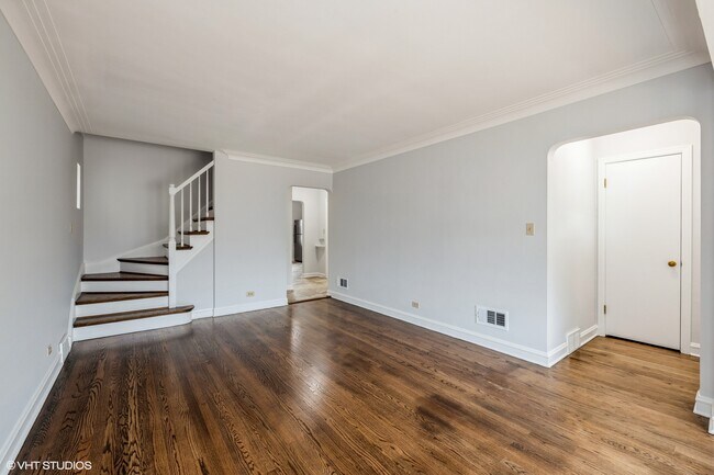 Building Photo - 5615 S Melvina Ave