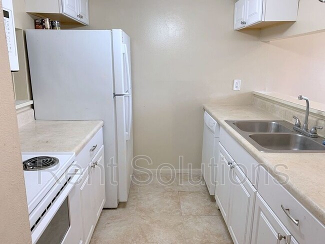 Foto del edificio - 7148 Waterside Dr