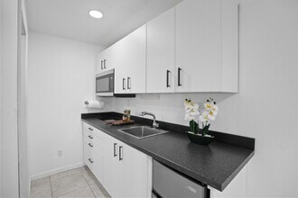 Building Photo - 1416 SW 27th St