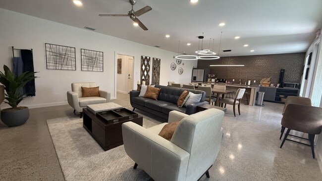 Foto del edificio - 605 Sapphire Ave