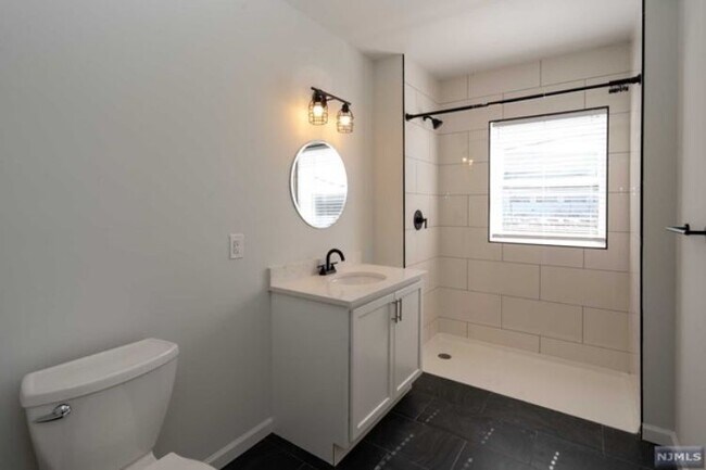 Building Photo - 72 Burroughs Pl