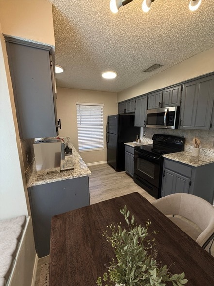 Foto del edificio - 9672 Windy Ridge Rd
