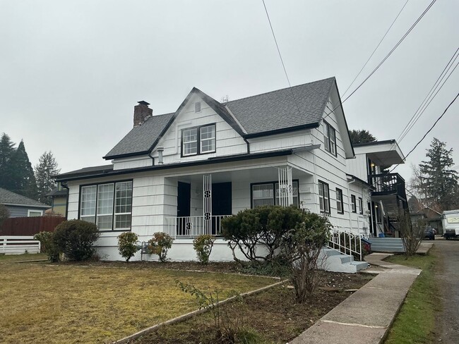 Building Photo - 2212 B St