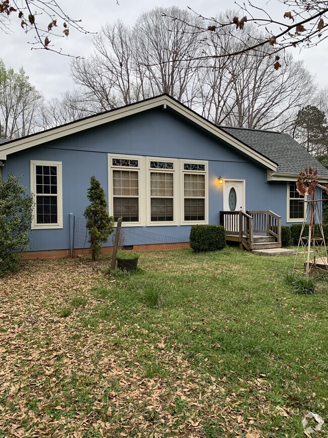 Building Photo - 826 Jones Mill Rd