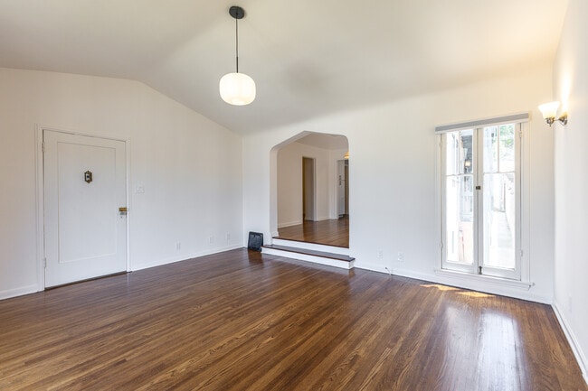Building Photo - 650 Maltman Ave