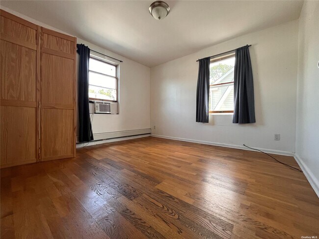 Foto del edificio - 45-35-45169 169th St