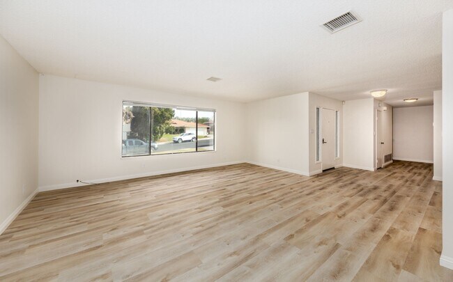 Foto del edificio - Remodeled Single Story Home off Huron St.