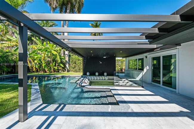 Foto del edificio - 10618 NE 11th Ct