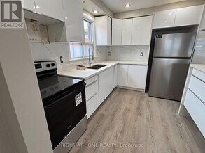 Building Photo - 513 Oakwood Ave