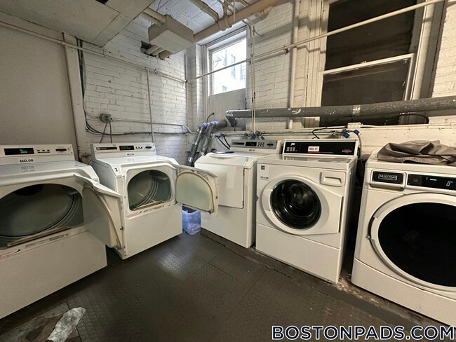 Foto del edificio - 1148 Commonwealth Ave