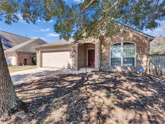 Foto del edificio - 5643 Walnut Glen Ln