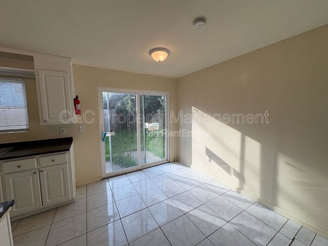 Foto del edificio - 6294 Porterfield Ct