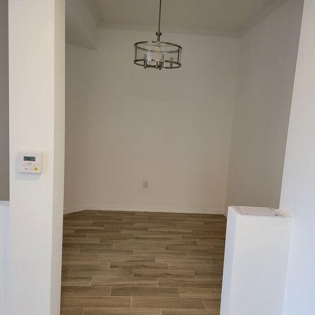 Building Photo - Annual unfurnished luxury 3/2 condo downtown Sarasota overlooking a park!