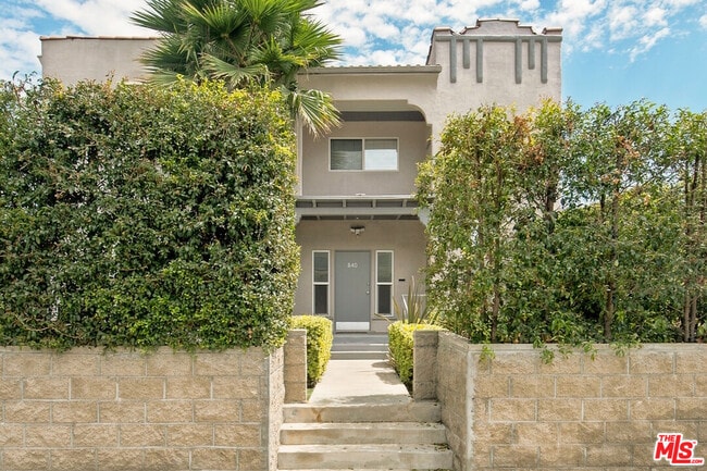 Building Photo - 840 N Fuller Ave